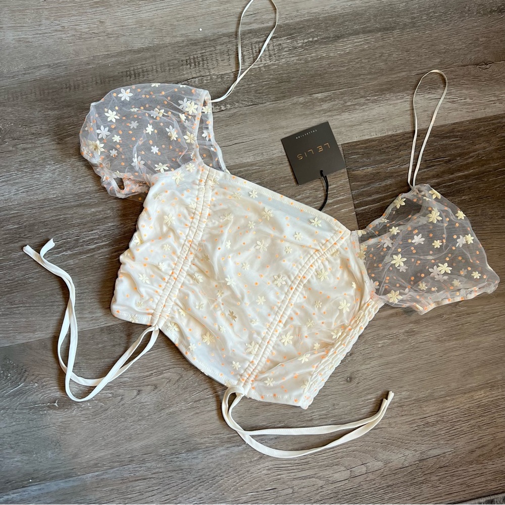 NWT Le Lis Collection glitter floral crop top - Picture 3 of 12